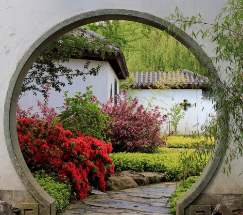 doorgang_in_muur.locatie-chinese-tuin-het-verborgen-rijk-van-ming-in-de-hortus-haren-groningen-b-90249ff5361e582b5b7a870654ab3edb